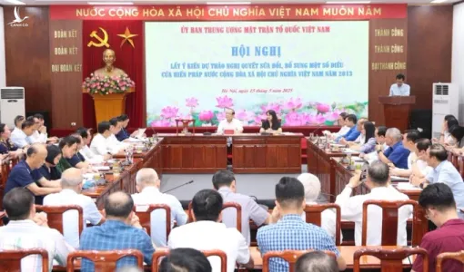 Đề nghị nghiên cứu giữ lại đơn vị hành chính dưới tỉnh là: Thị trấn, thị xã và thành phố thuộc tỉnh