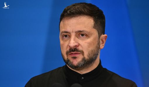 Tổng thống Zelensky ký ban hành luật cho phép nam giới trên 60 tuổi nhập ngũ