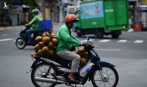 TP.HCM sẽ cấm xe xăng công nghệ từ 2029: Giao hàng, chạy Grab chuyển hẳn sang xe điện