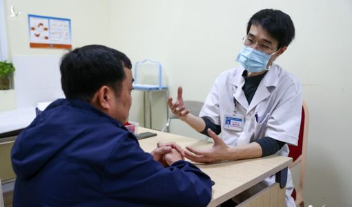 Người trên 70 tuổi sắp được khám bệnh tuyến trên không cần giấy chuyển viện?