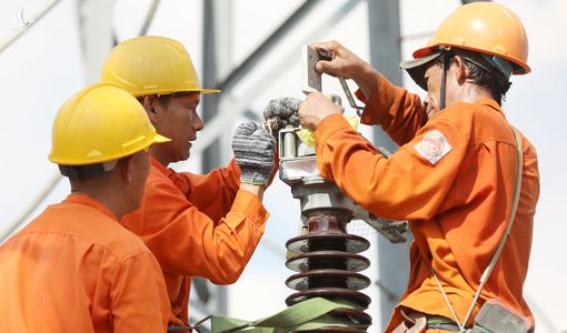 Tăng giá điện: Lo ngại hay cơ hội minh bạch hóa?