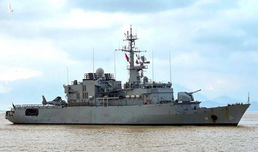 Việt Nam – Pháp: Tàu tuần dương Prairial tăng cường giao lưu quốc phòng