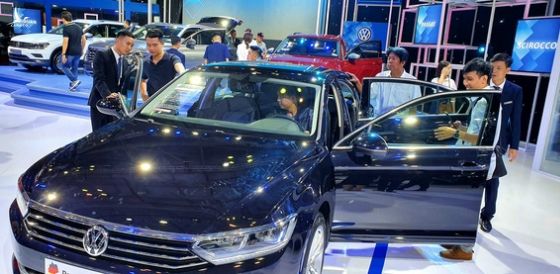 Volkswagen trưng bày xe có bản đồ ‘đường lưỡi bò’, trách nhiệm thuộc về ai?