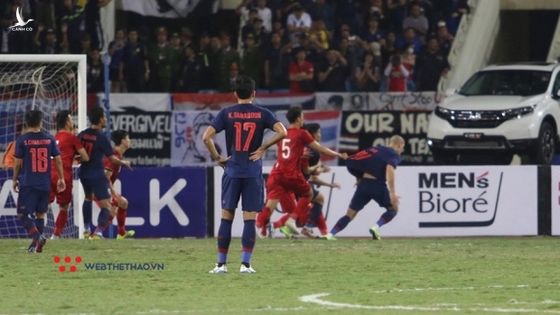 Đây! Lý do vì sao trọng tài Oman cho Thái Lan hưởng penalty