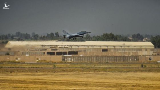 Căn cứ quân đội Mỹ ở Iraq bị “nã” bom, lính Mỹ đã nhanh chân “tẩu thoát”