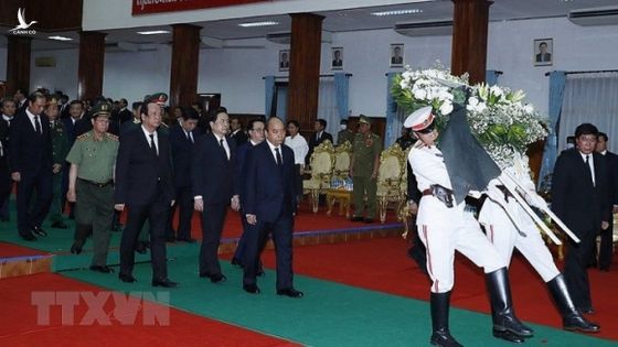 Thủ tướng Nguyễn Xuân Phúc viếng “người bạn lớn của Việt Nam”
