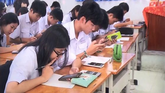 Cho học sinh dùng điện thoại: Tìm giải pháp thay vì cấm đoán