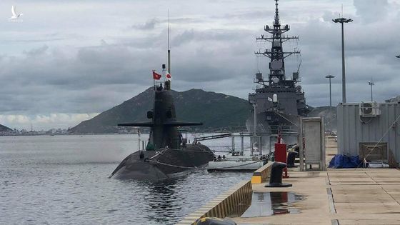 Biên đội tàu ngầm, tàu chiến mạnh nhất của Nhật bất ngờ xuất hiện tại Cam Ranh