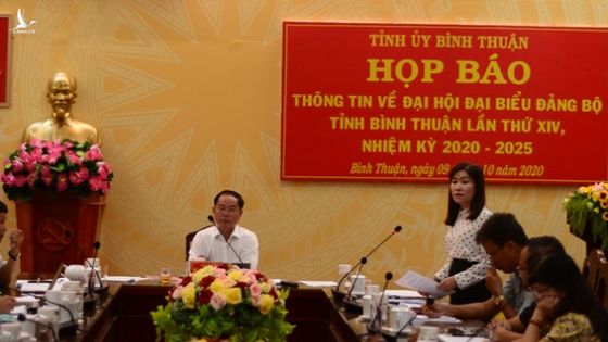 Bình Thuận: Đại biểu dự đại hội được tặng một chiếc cặp trị giá không đến 250.000 đồng