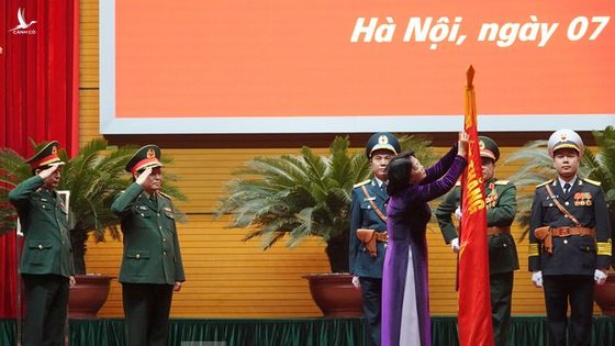 Quân đội đón nhận Huân chương Bảo vệ Tổ quốc hạng Nhất