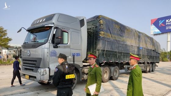 Phá đường dây buôn lậu cực lớn từ Trung Quốc về Việt Nam