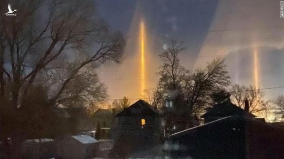 Cột sáng kỳ lạ rọi lên bầu trời ở phía bắc nước Mỹ