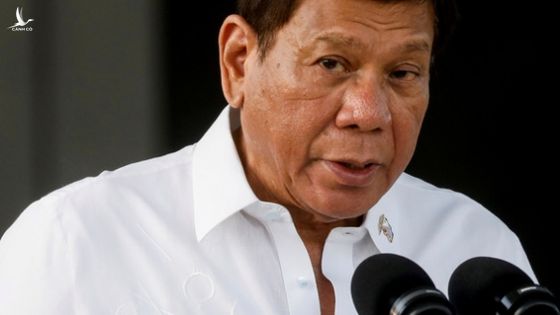 Bị chê “mềm mỏng” với Bắc Kinh, Tổng thống Duterte tuyên bố cử tàu chiến “dằn mặt” Trung Quốc