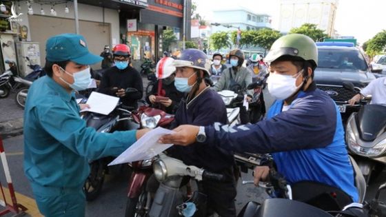 Người dân đi trong TP.HCM không bị kiểm tra giấy xét nghiệm COVID-19
