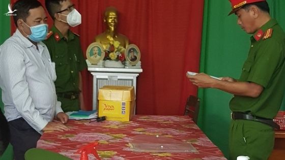 Bắt tạm giam nguyên chủ tịch xã ở An Giang