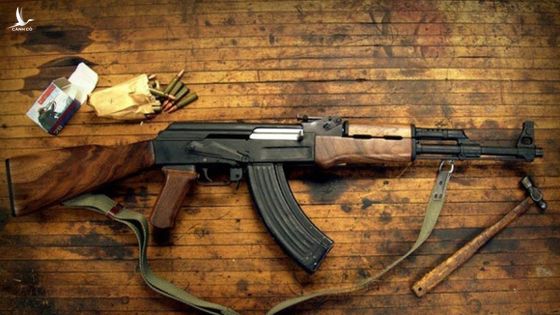 Nguyên nhân Liên Xô chọn AK-47 và bán công nghệ súng trường SKS cho Trung Quốc