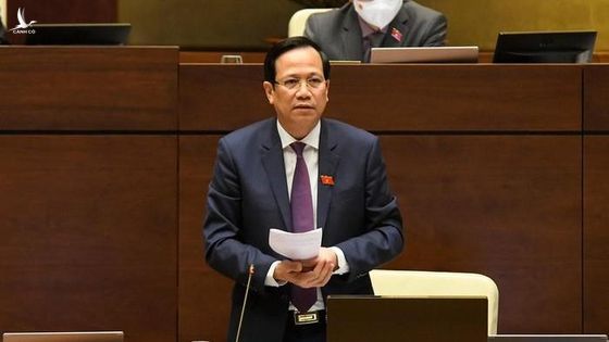 ‘Người dân còn đói thì đừng có nghĩ đến việc về nhà!’