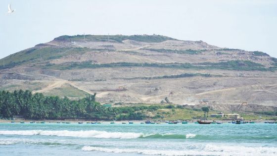 Hòn Rơm bị ủi trọc, cán bộ chức năng đang ở đâu?