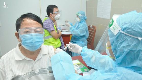 Ngày 15/12: Thêm 15.527 ca COVID-19, Hà Nội lại vượt mốc 1.000 ca/ngày