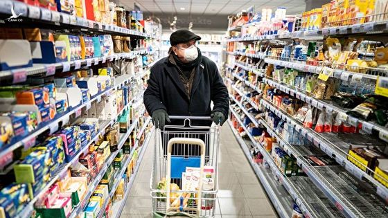 Nghịch lý ở châu Âu: Tích lũy “núi nợ” nhưng vẫn hào phóng “vung tiền”
