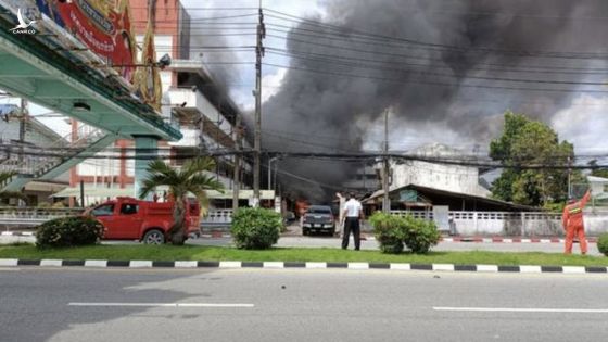 Đánh bom xe ngay tại đồn cảnh sát Thái Lan