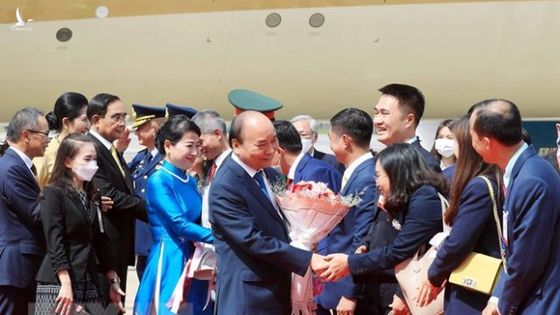 Bất ngờ về nghi thức bắn 21 phát đại bác chào đón Chủ tịch nước Nguyễn Xuân Phúc