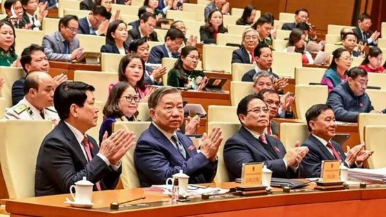 LẦN ĐẦU TIÊN TRONG LỊCH SỬ LẬP HIẾN
