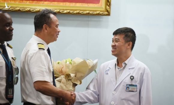 Bác sĩ Chợ Rẫy điều trị cho phi công người Anh đã có mặt tại Đà Nẵng
