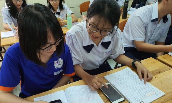 Thầy giáo Nguyễn Văn Lực: “Không thể cấm học sinh dùng điện thoại trong giờ học”