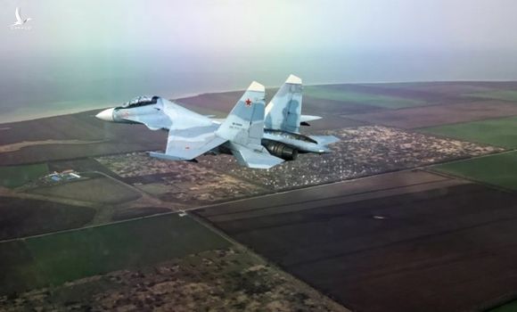 Máy bay Su-30 của Nga đâm xuống rừng