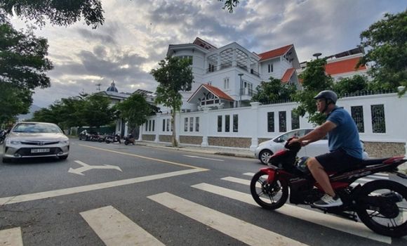 Trích xuất camera, hé lộ bất ngờ về phút kẻ lạ mặt đột nhập vào nhà riêng, tấn công nguyên Bí thư thành ủy Nha Trang