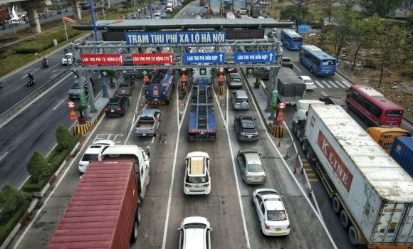 Ngày đầu vận hành Trạm thu phí xa lộ Hà Nội, nhiều tài xế né trạm