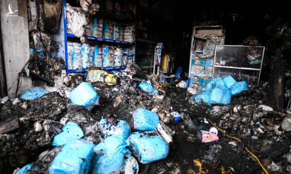 Cận cảnh căn nhà bị cháy khiến 4 người tử vong ở Hà Nội