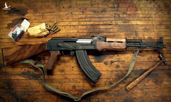 Nguyên nhân Liên Xô chọn AK-47 và bán công nghệ súng trường SKS cho Trung Quốc