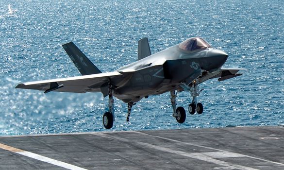 “Chim sắt” F-35 gặp nạn khi phô diễn sức mạnh ở Biển Đông, 7 người bị thương