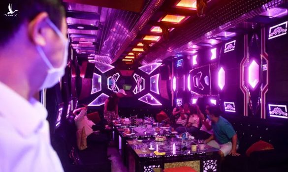 Vùng cam ở TP.HCM phải đóng cửa quán karaoke, bar