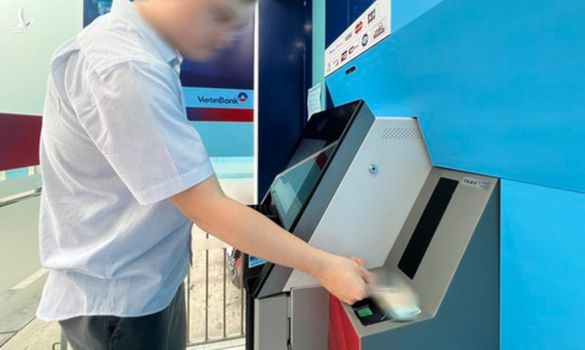 Rút tiền tại ATM bằng căn cước công dân: Mất tiền ai chịu trách nhiệm?