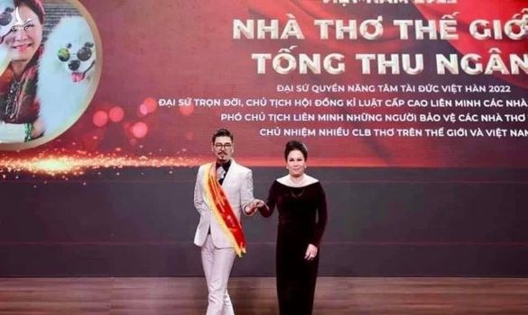 Nhà thơ “thế giới” và cảnh báo về chứng háo danh trong xã hội