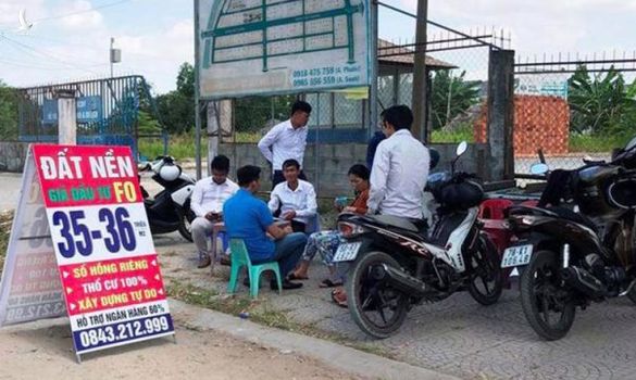 Chủ đầu tư chấp nhận cắt lỗ nhưng sao khách hàng vẫn “đứng nhìn”?