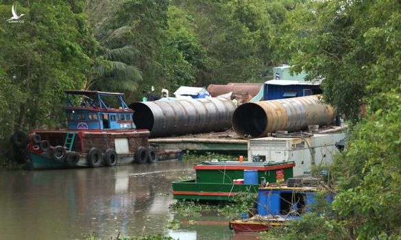 Chưa có thời gian dự kiến kéo ống cọc bê tông có bé trai lên