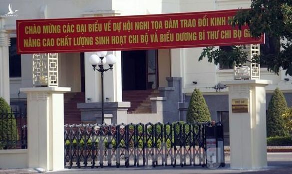 Trưởng phòng Nội vụ học đại học khi chưa tốt nghiệp cấp 3