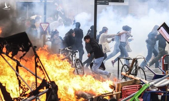 Hơn 1 triệu người Pháp bỏ việc đi biểu tình, đốt tòa thị chính Bordeaux