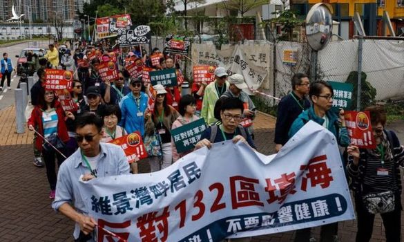 Sau 3 năm “đình chiến”, người Hong Kong lại tràn ra đường biểu tình