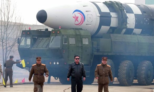 Ông Kim Jong-un kêu gọi sẵn sàng tấn công hạt nhân