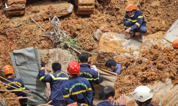 Vụ sạt lở ở Đà Lạt: Tìm thấy thi thể 2 vợ chồng công nhân bị vùi lấp