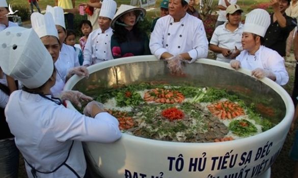 Cần ngưng ngay tư duy cứ to là kỷ lục!