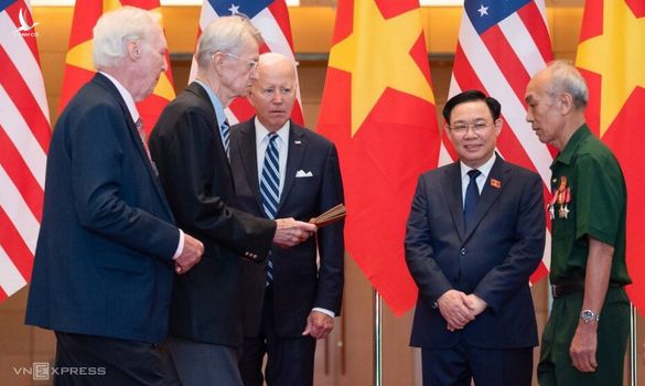 Chủ tịch Quốc hội và Tổng thống Biden chứng kiến lễ trao kỷ vật chiến tranh