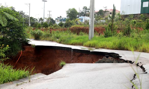 Vấn đề nóng 12/9: Cứu bé trai nghi bị người tình của mẹ ném xuống sông