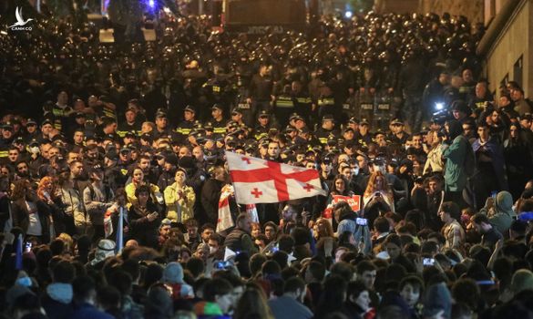 Tbilisi chìm vào hỗn loạn cực độ sau luật ‘đặc vụ nước ngoài’ của Georgia