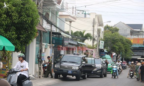 Xe Bộ Công an và VKSND tối cao xuất hiện tại nhà cựu Phó Chủ tịch UBND tỉnh Bình Thuận, Bí thư huyện đảo Phú Quý